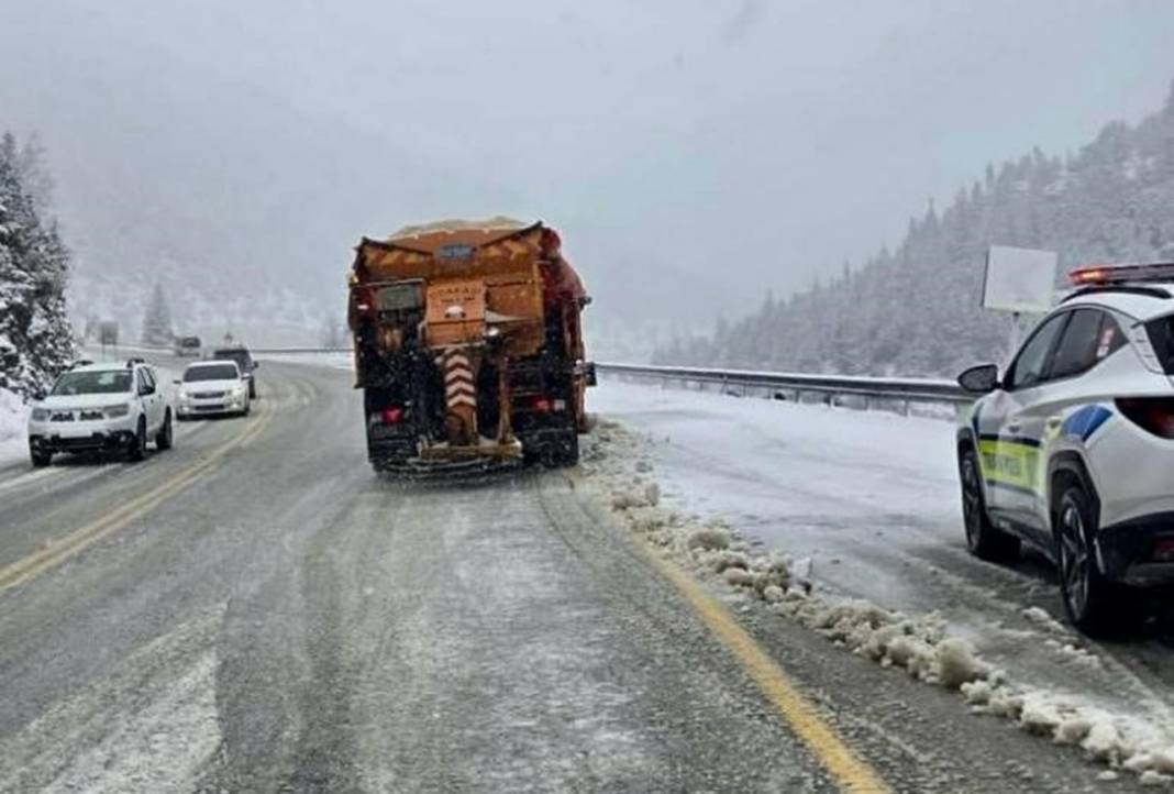 Ekipler seferber oldu! Konya-Antalya yolunda beyaz sürpriz 3